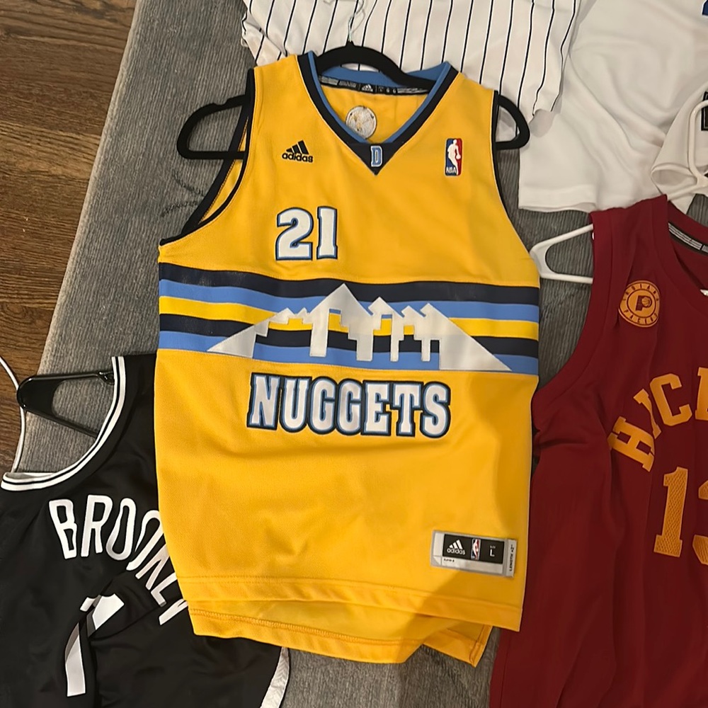 Nuggets throwback jersey size Kids Large